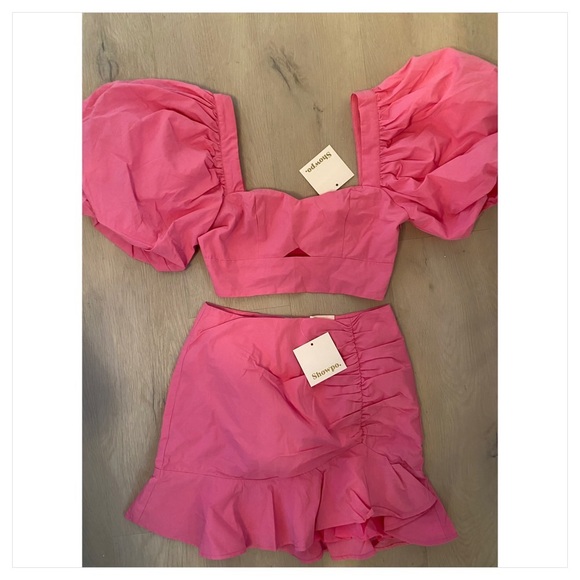 SHOWPO NWT SET - Picture 2 of 2
